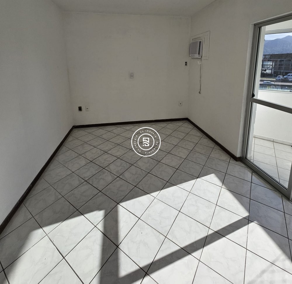 Apartamento Semi Mobiliado 02 quartos, Meia Praia