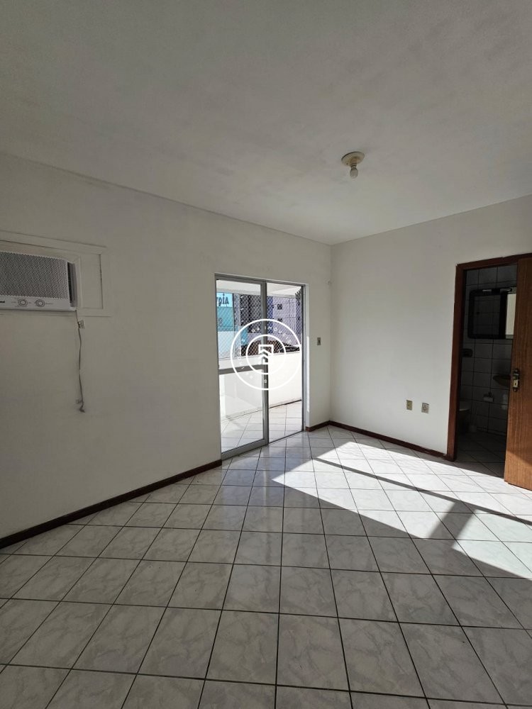 Apartamento Semi Mobiliado 02 quartos, Meia Praia