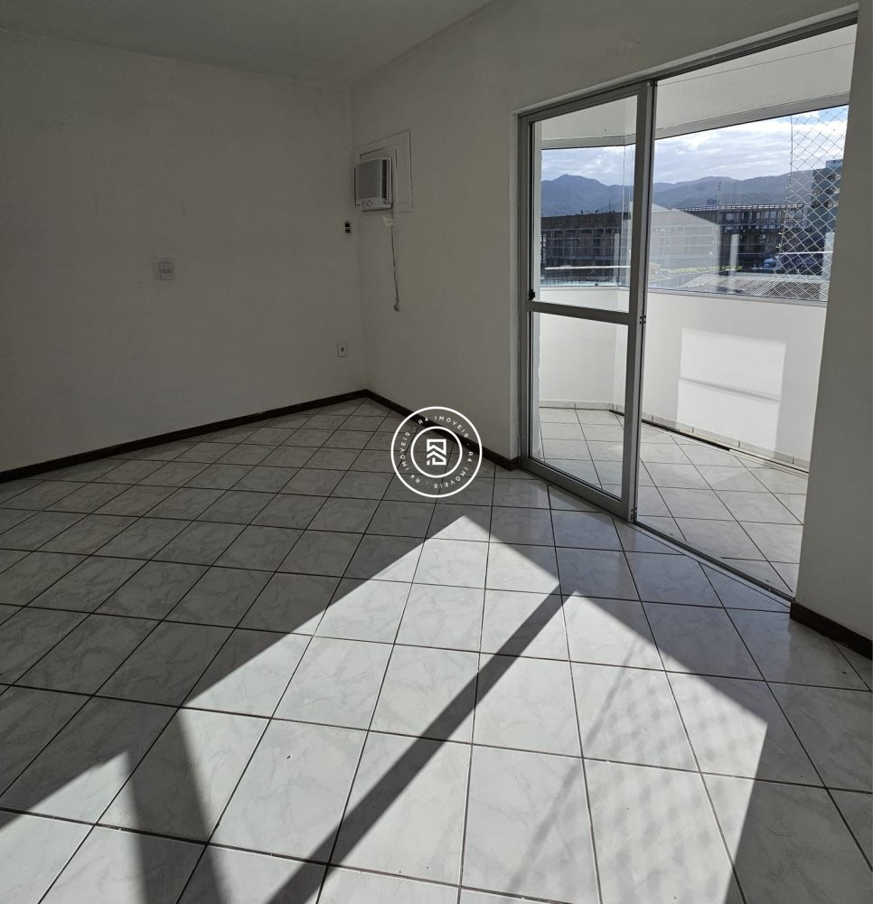 Apartamento Semi Mobiliado 02 quartos, Meia Praia