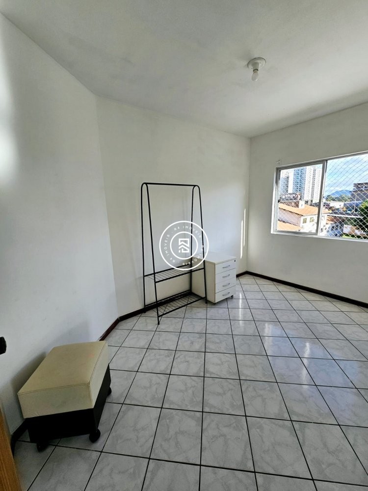 Apartamento Semi Mobiliado 02 quartos, Meia Praia
