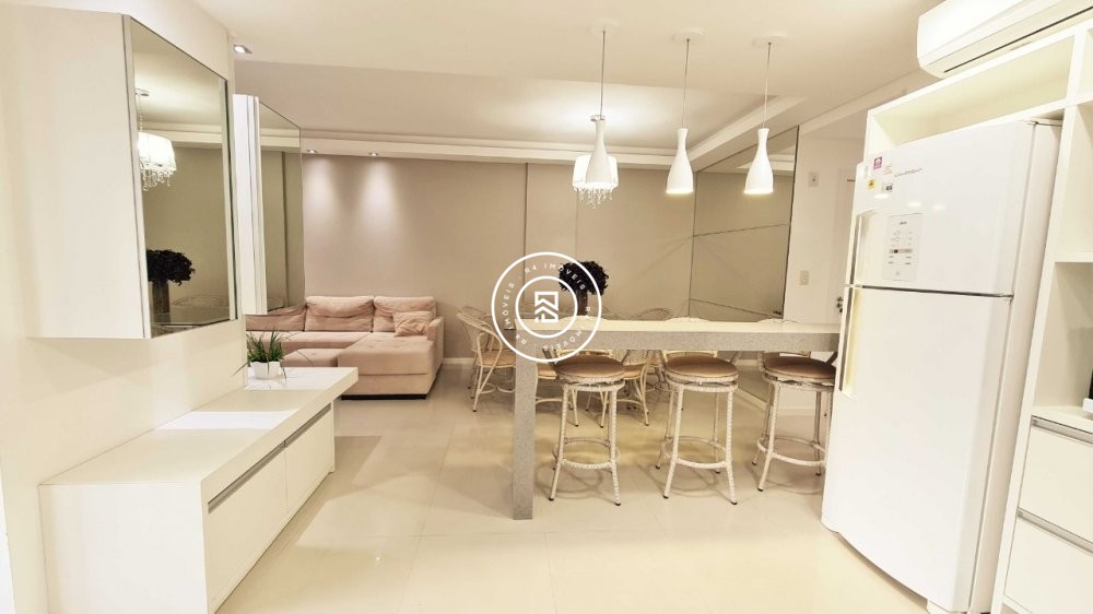 Apartamento 200m do mar, 03 suites, em Meia Praia