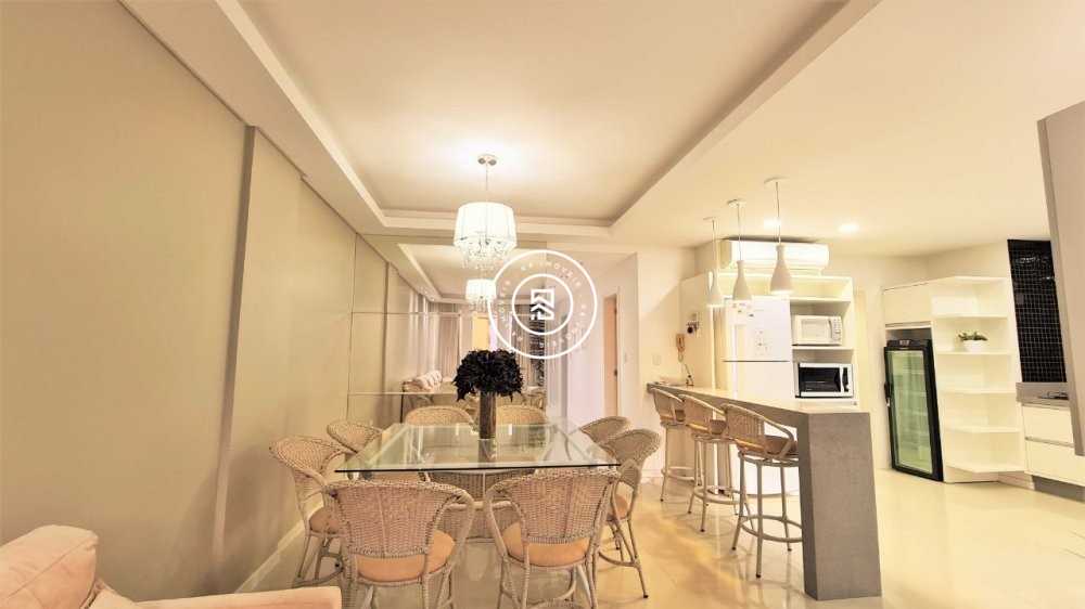 Apartamento 200m do mar, 03 suites, em Meia Praia