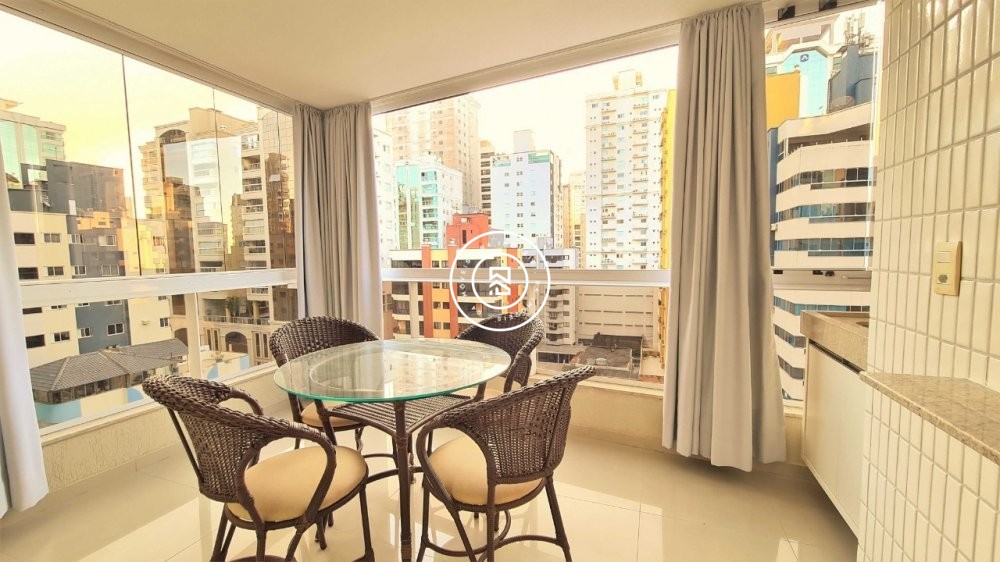 Apartamento 200m do mar, 03 suites, em Meia Praia