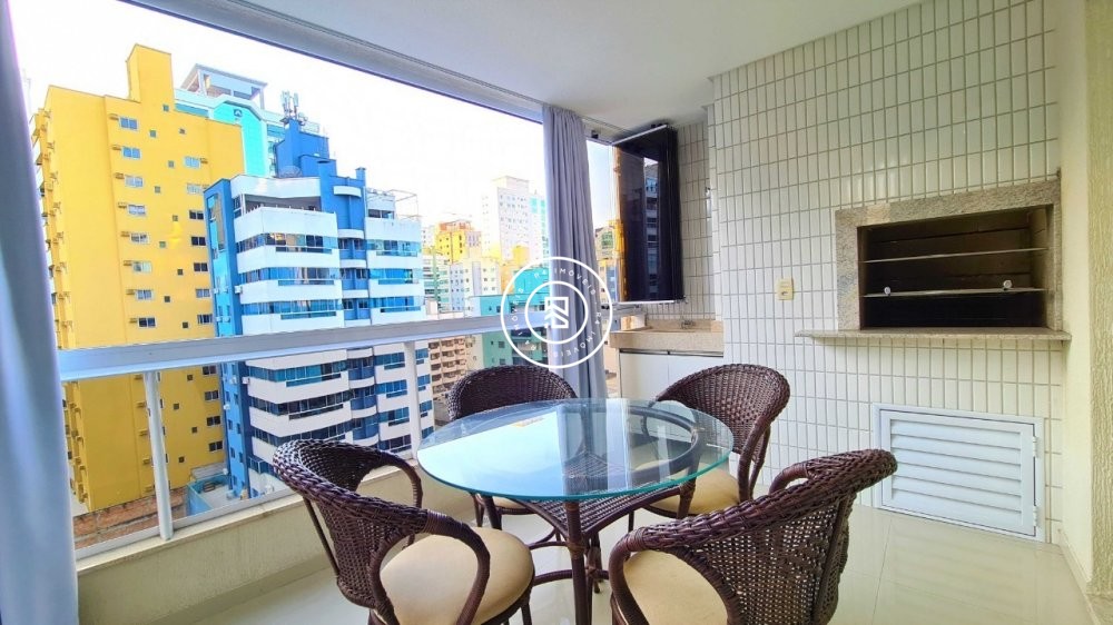 Apartamento 200m do mar, 03 suites, em Meia Praia