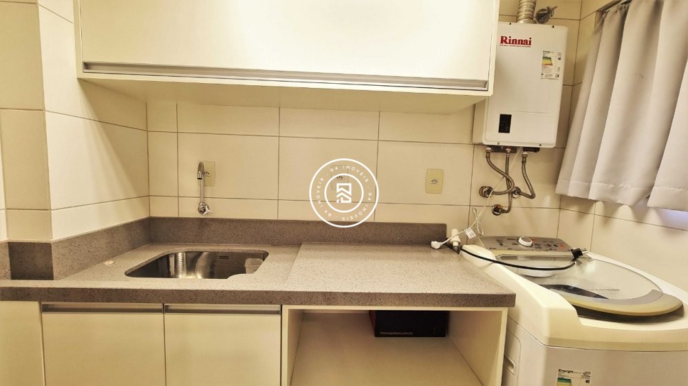 Apartamento 200m do mar, 03 suites, em Meia Praia
