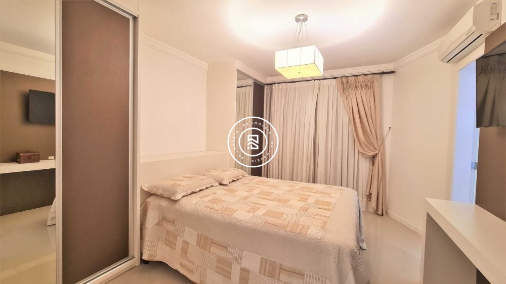 Apartamento 200m do mar, 03 suites, em Meia Praia