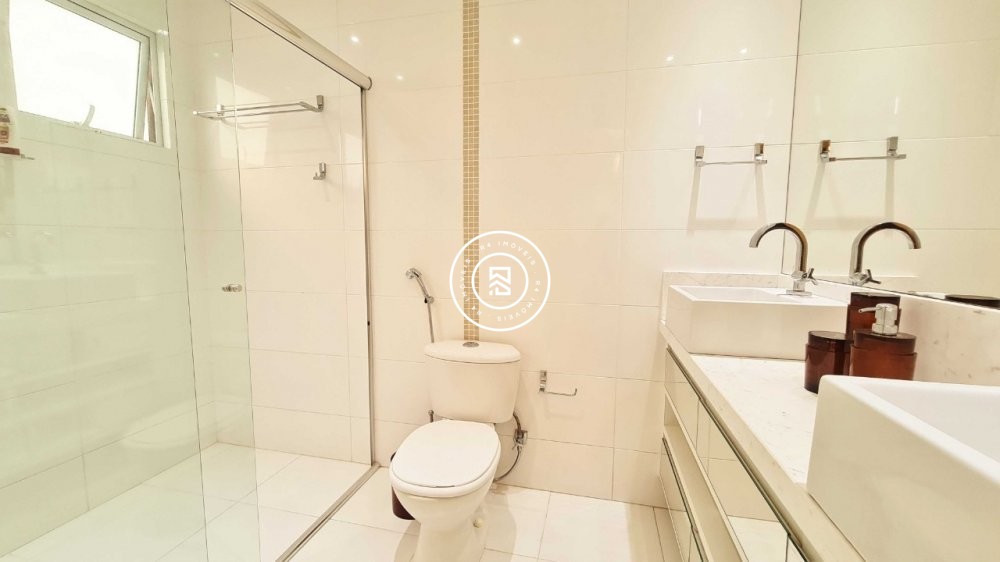 Apartamento 200m do mar, 03 suites, em Meia Praia