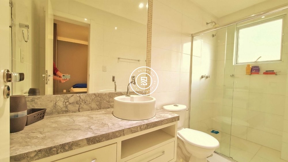 Apartamento 200m do mar, 03 suites, em Meia Praia