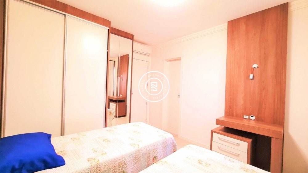 Apartamento 200m do mar, 03 suites, em Meia Praia