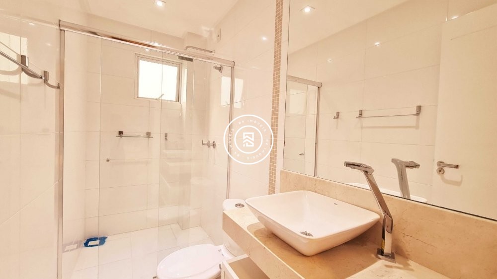 Apartamento 200m do mar, 03 suites, em Meia Praia