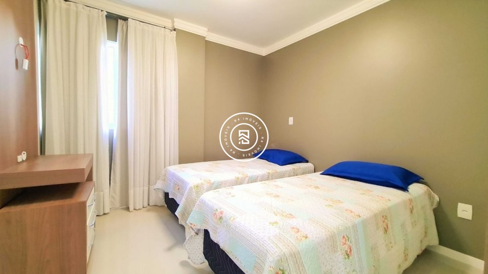 Apartamento 200m do mar, 03 suites, em Meia Praia