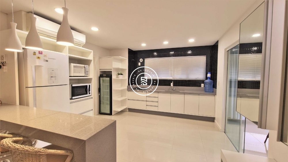 Apartamento 200m do mar, 03 suites, em Meia Praia