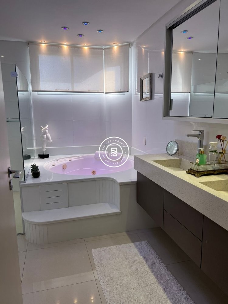 Apartamento Frente Mar, 05 Suites, 03 vagas, Meia 