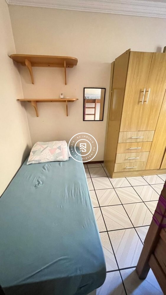 Apartamento Quadra Mar, 02 dormitrios, Meia Praia