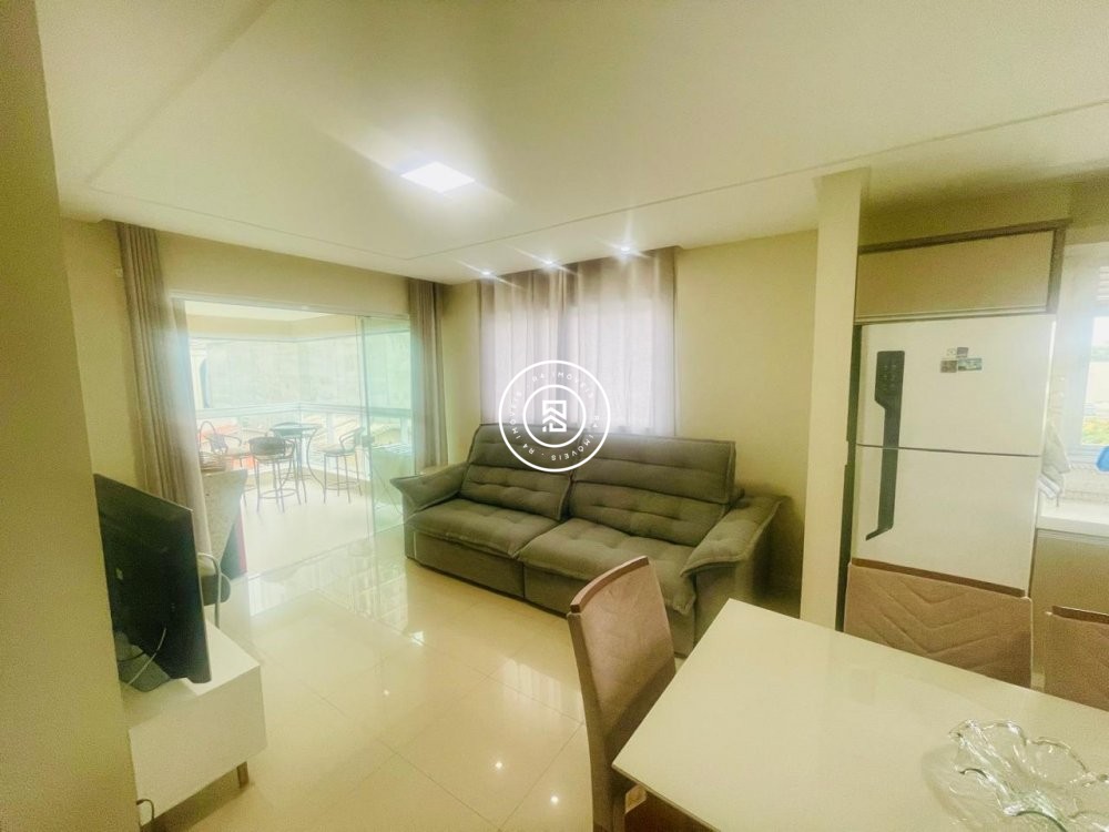 Apartamento no corao da Meia Praia, 03 quartos, 