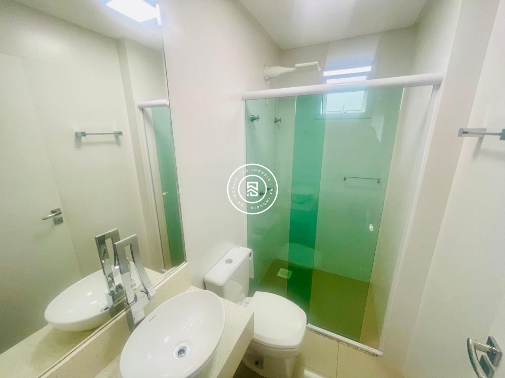 Apartamento no corao da Meia Praia, 03 quartos, 