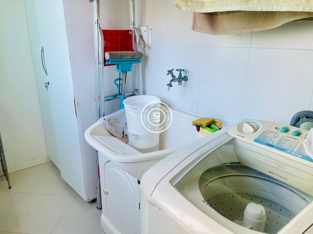 Apartamento a 100 metros do mar, 03 suites, 02 vag