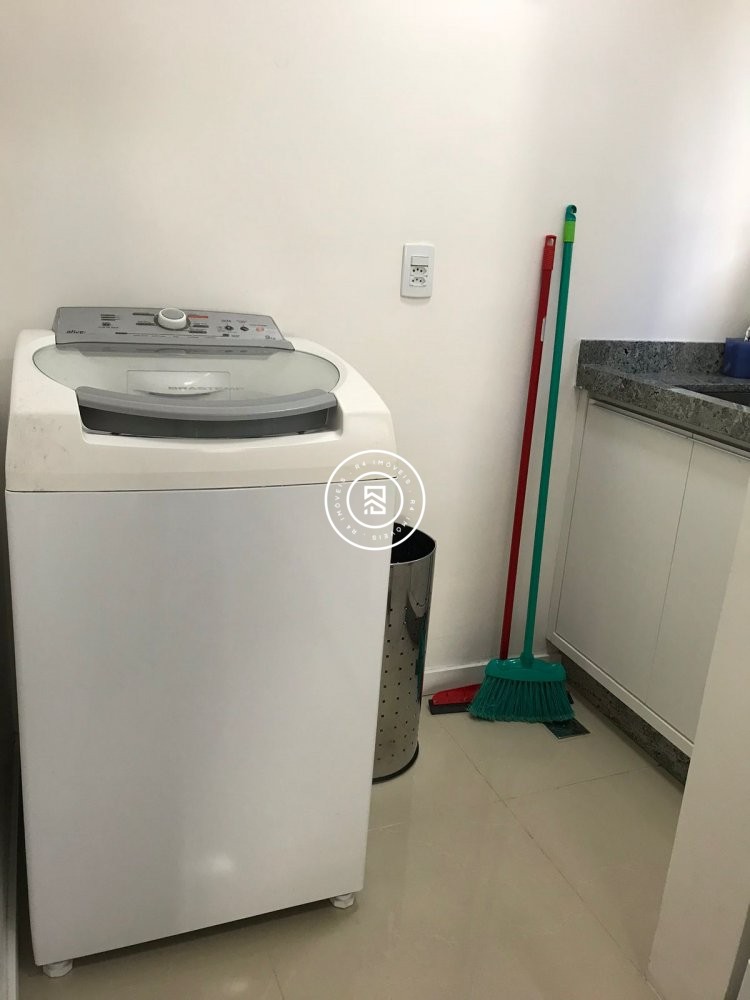 Apartamento em Meia Praia, 02 quartos, 01 vaga