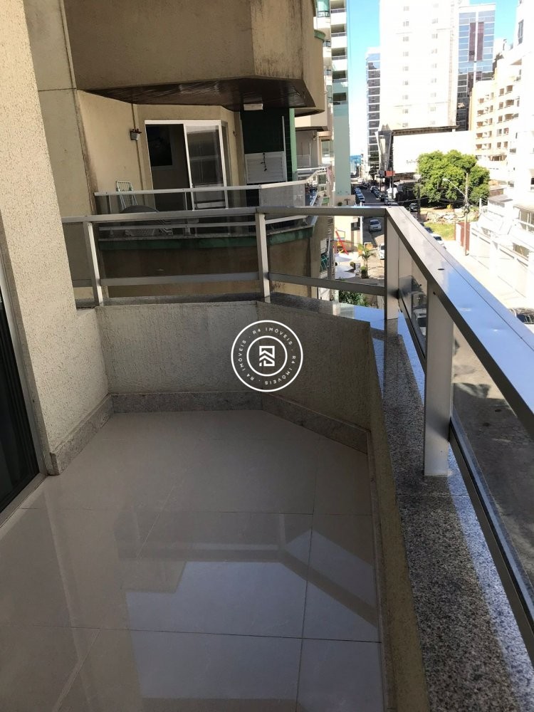 Apartamento em Meia Praia, 02 quartos, 01 vaga