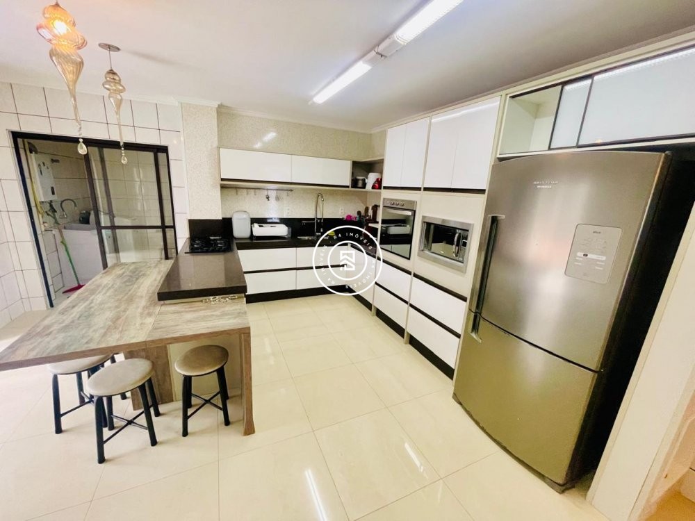 Cobertura Frente mar, 04 dormitorios, 02 vagas