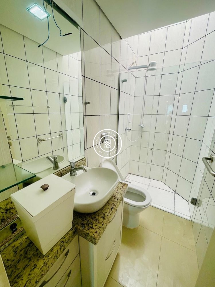 Cobertura Frente mar, 04 dormitorios, 02 vagas