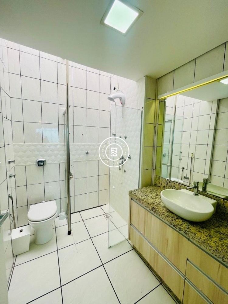 Cobertura Frente mar, 04 dormitorios, 02 vagas