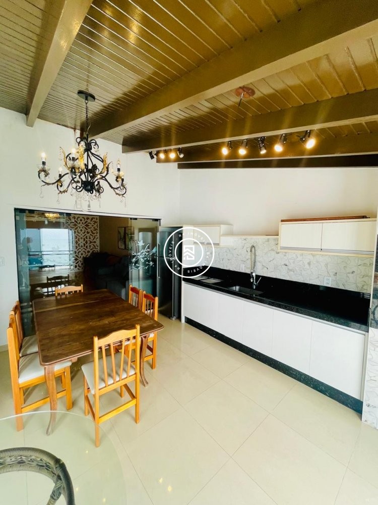 Cobertura Frente mar, 04 dormitorios, 02 vagas