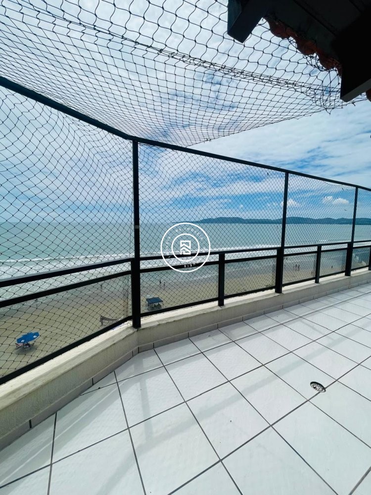 Cobertura Frente mar, 04 dormitorios, 02 vagas