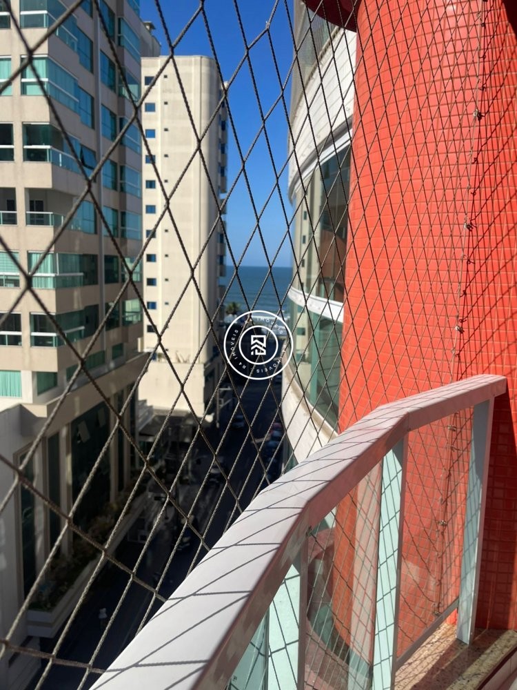 Apartamento a 150 metros do Mar, 04 dormitorios, 0