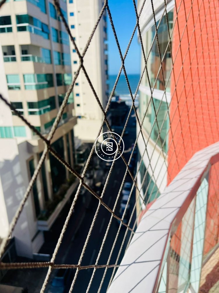 Apartamento a 150 metros do Mar, 04 dormitorios, 0