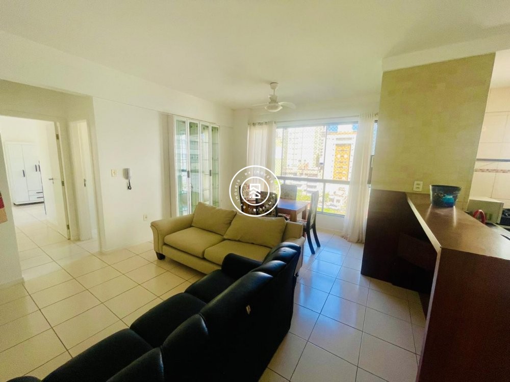 Apartamento quadra mar, 02 dormitorios, 01 vaga