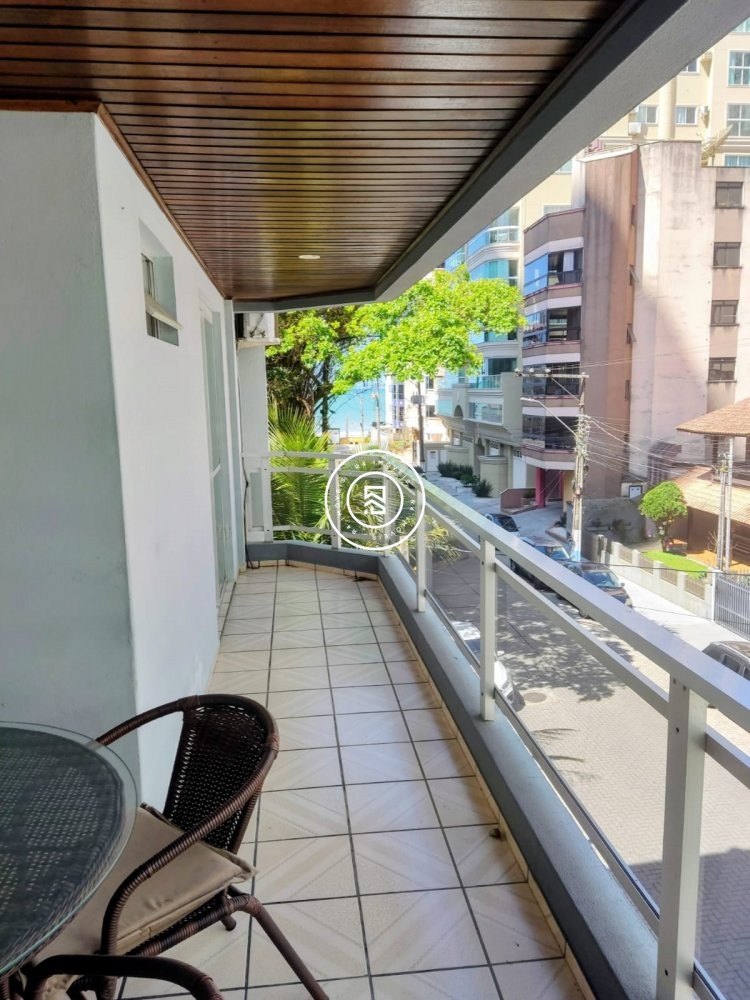 Apartamento quadra mar, 03 dormit�rios, 01 vaga, M