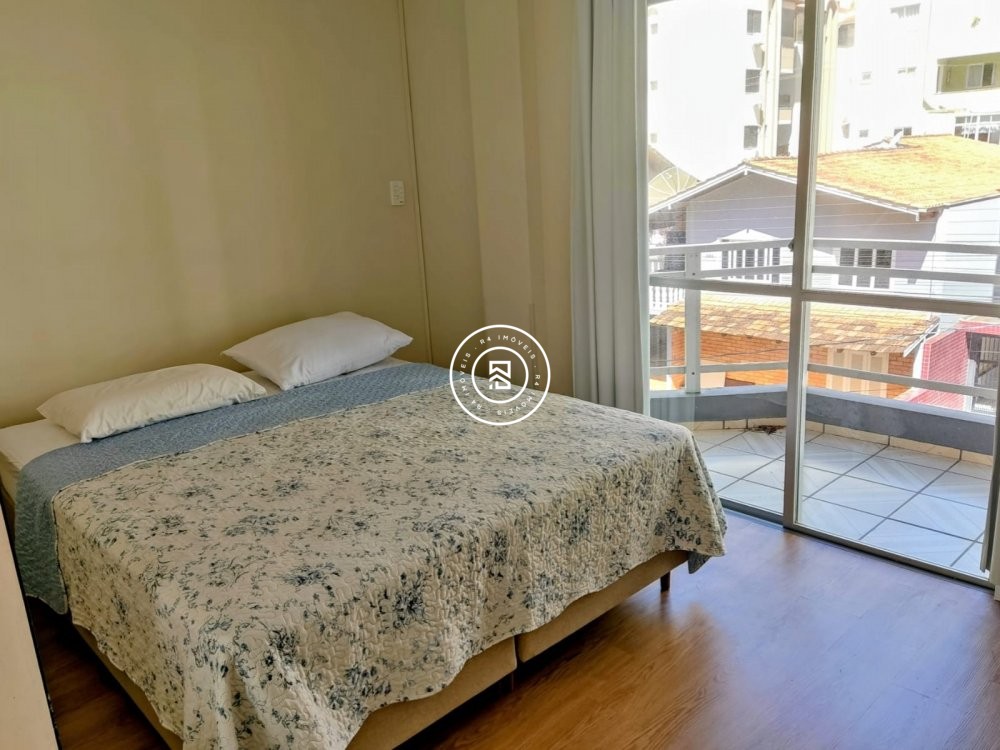 Apartamento quadra mar, 03 dormit�rios, 01 vaga, M