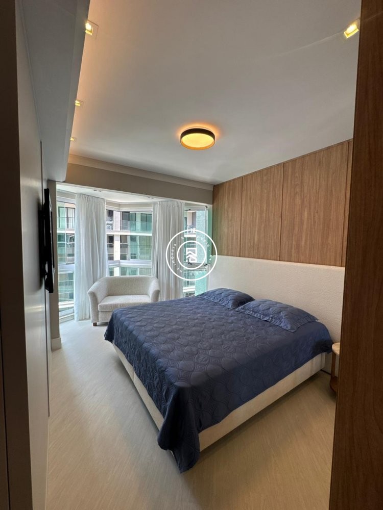 Apartamento luxuoso na Meia Praia