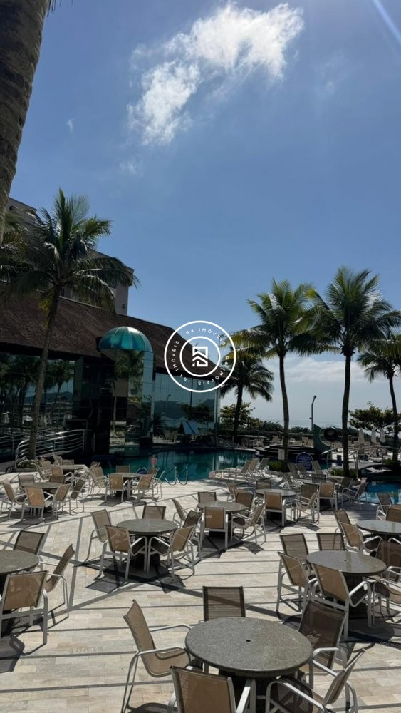 Apartamento luxuoso na Meia Praia