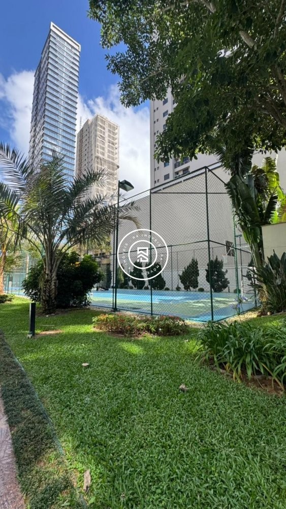 Apartamento luxuoso na Meia Praia