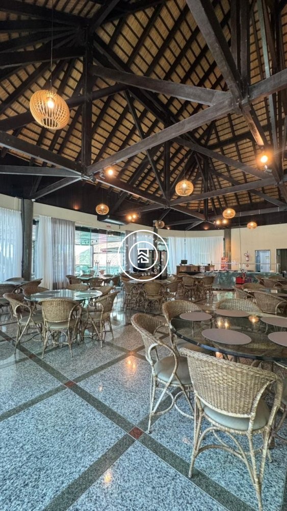 Apartamento luxuoso na Meia Praia